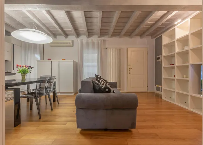 Heart Of Ferrara\'S History Apartment