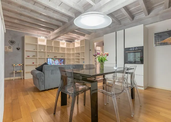 Heart Of Ferrara\'S History Apartment