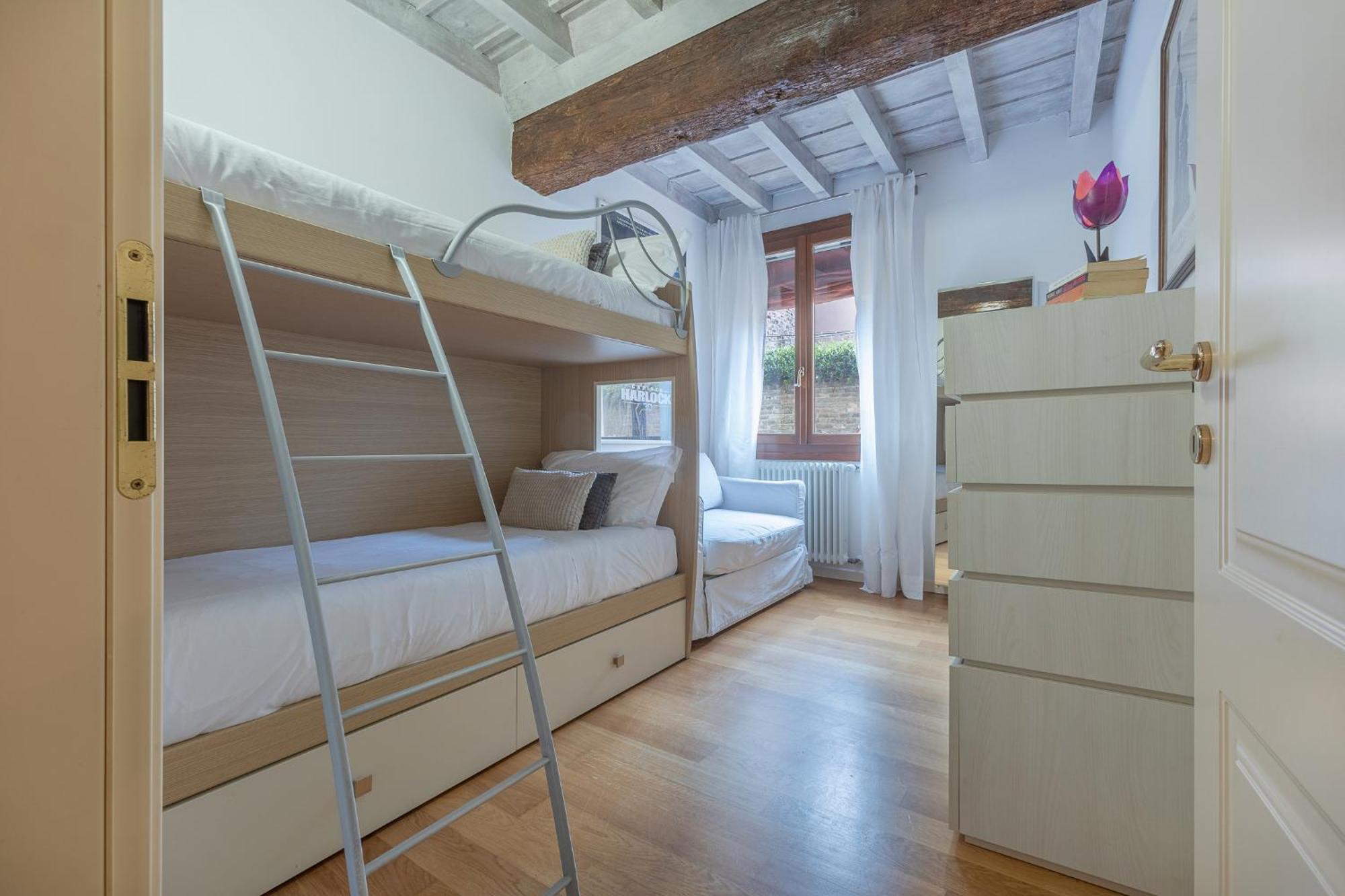 Apartment Heart Of Ferrara's History