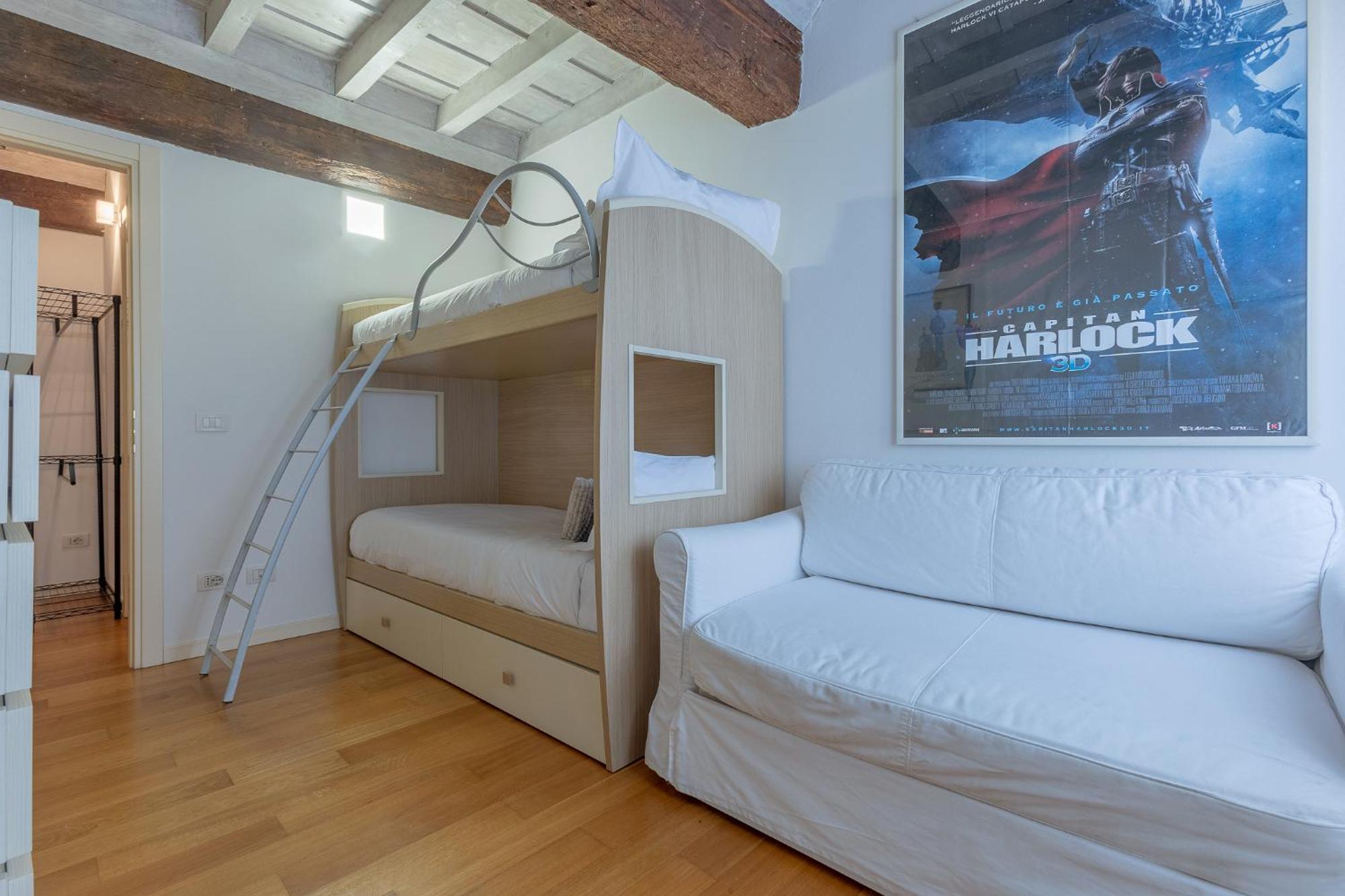Heart Of Ferrara's History Apartment
